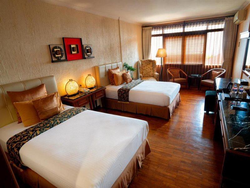 The Valley Resort Hotel Cimenyan Ngoại thất bức ảnh