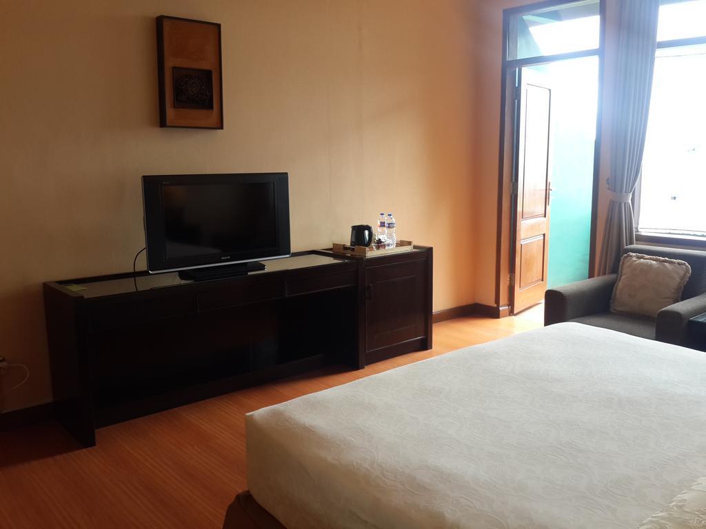 The Valley Resort Hotel Cimenyan Ngoại thất bức ảnh
