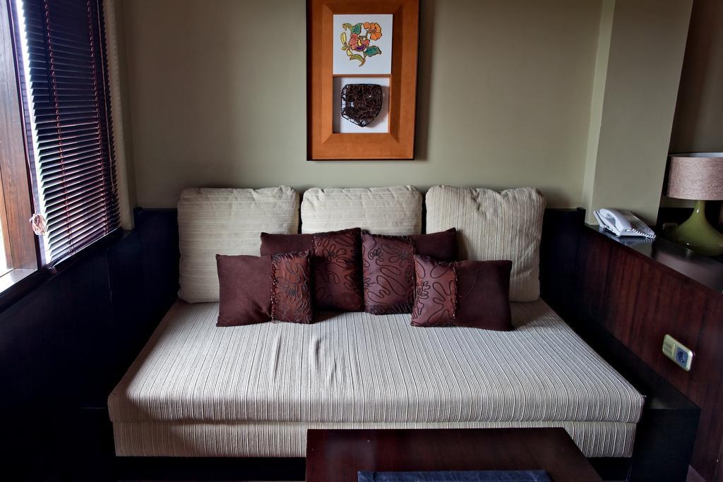 The Valley Resort Hotel Cimenyan Ngoại thất bức ảnh