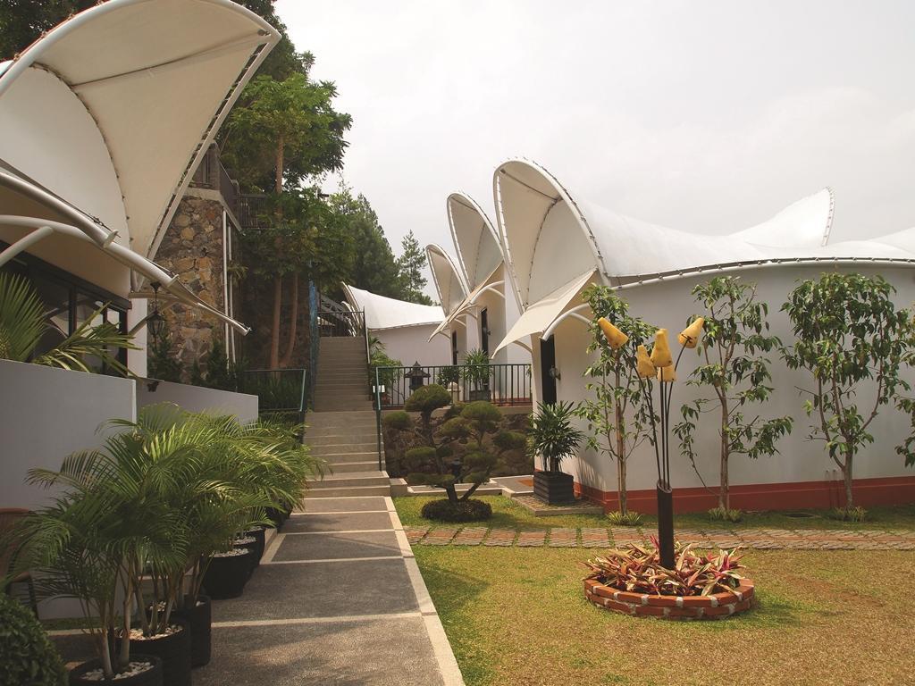 The Valley Resort Hotel Cimenyan Ngoại thất bức ảnh