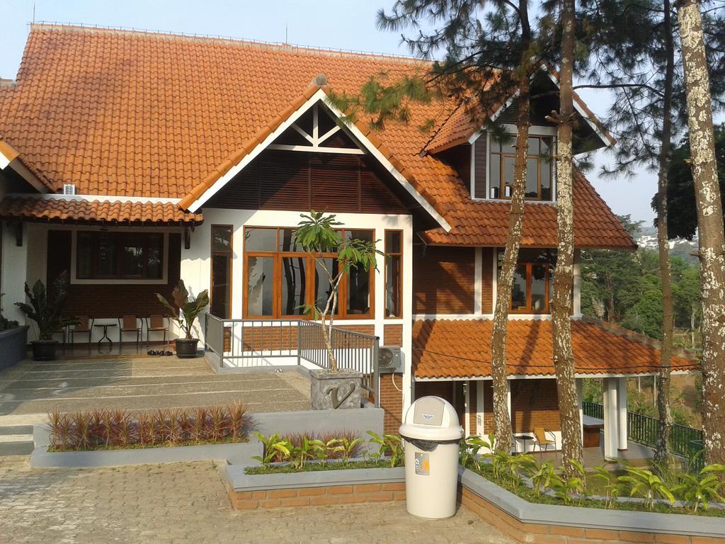 The Valley Resort Hotel Cimenyan Ngoại thất bức ảnh